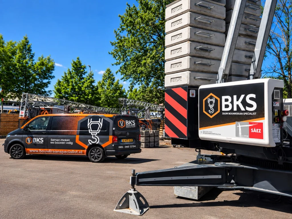 Permanente 9,9 tonmeter configuratie bouwkraan door bouwkraanspecialist